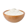 Gummi Arabicum Pulver in einer Schale, verwendet als natürlicher Inhaltsstoff in Kosmetikprodukten