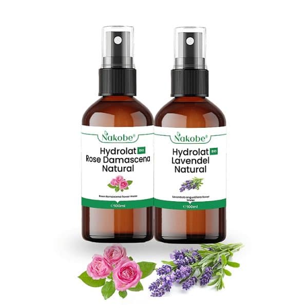Zwei Flaschen Hydrolate von Nakobe - Lavendel und Rose Damascena, jeweils 100ml, mit Sprühaufsatz.